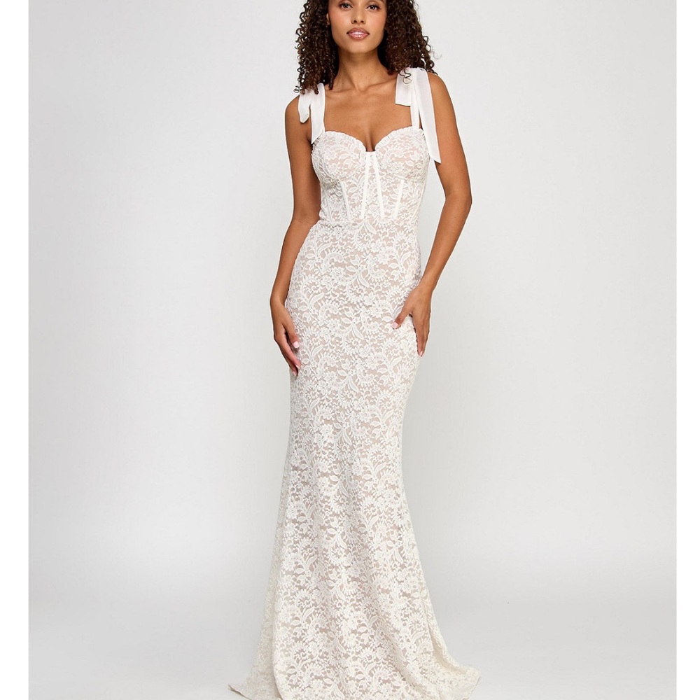NWT! City Studios Sparkling Ivory Lace Tie-Shoulder Bridal Gown